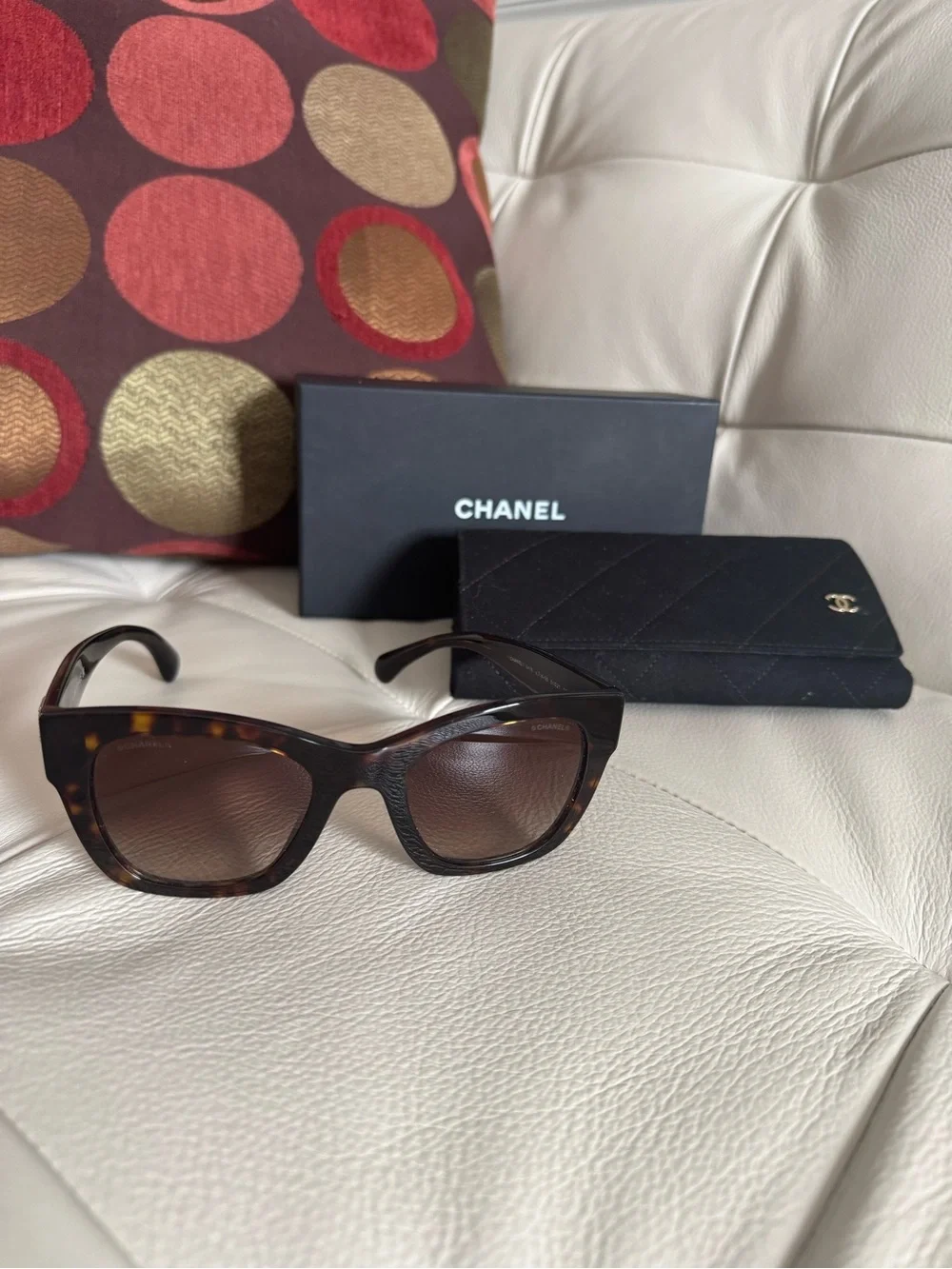 CHANEL Tortoiseshell Cat-Eye Sunglasses with Brown Lenses